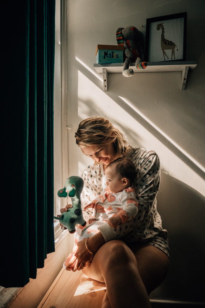 séance photo bébé et maman à domicile à Marseille