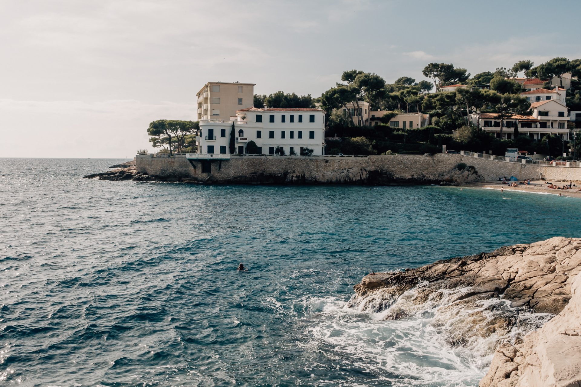 superbe vue de la plage des Bestouan à Cassis