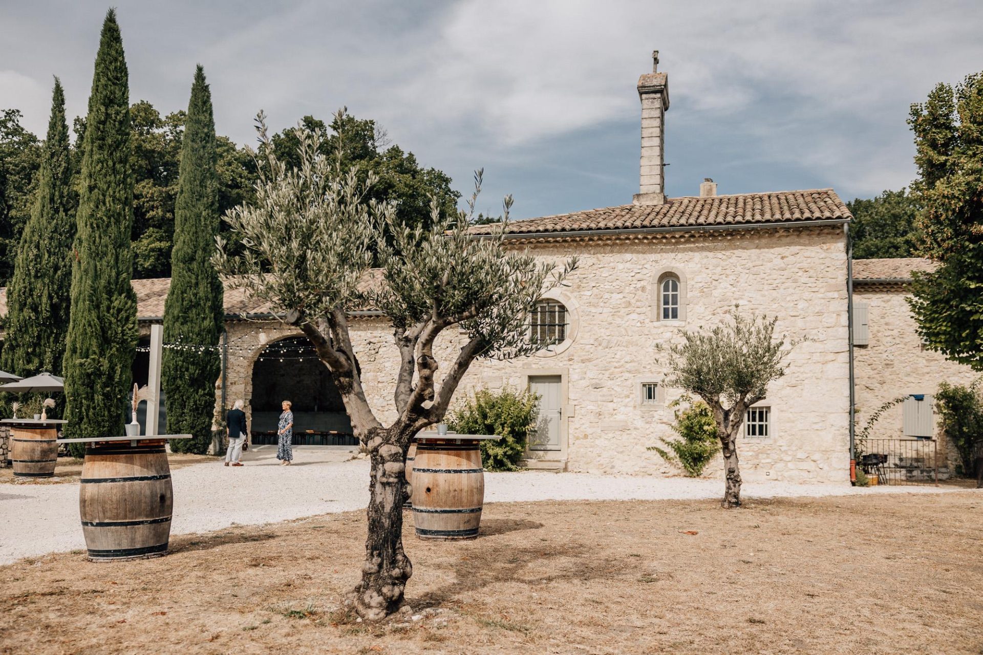 Lieu de mariage en Provence : Domaine du prieuré saint-Pierre