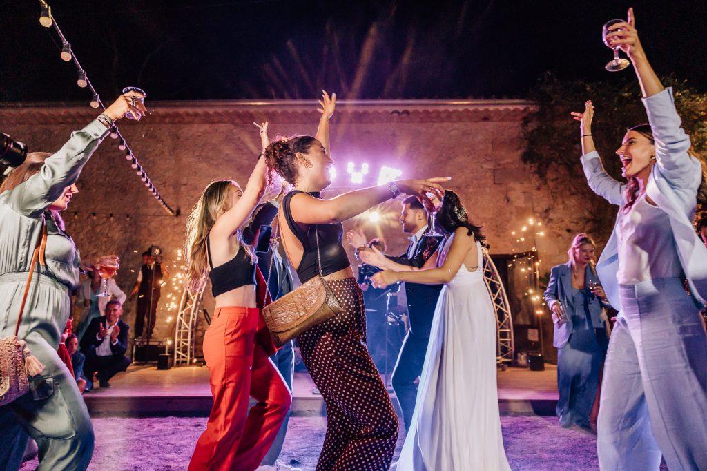 soirée dansante lors d'un mariage au Domaine de la Grangette en Provence