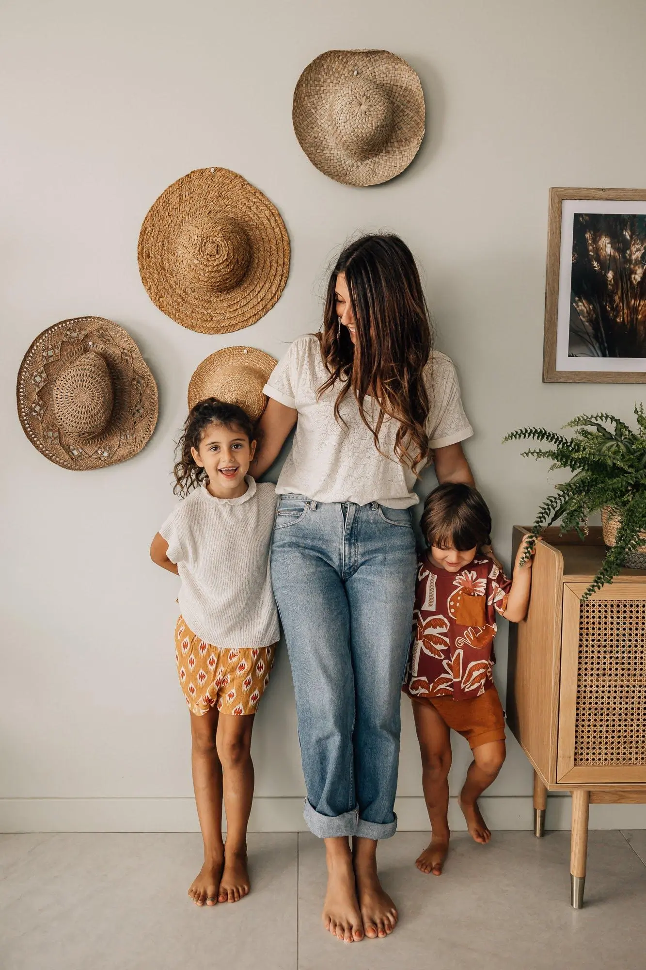Portrait lifestyle de maman et enfants à domicile – photographe famille Marseille