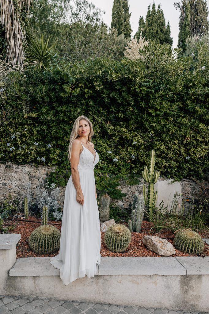 portrait de mariée en extérieur lors du mariage à saint-cyr-sur-mer