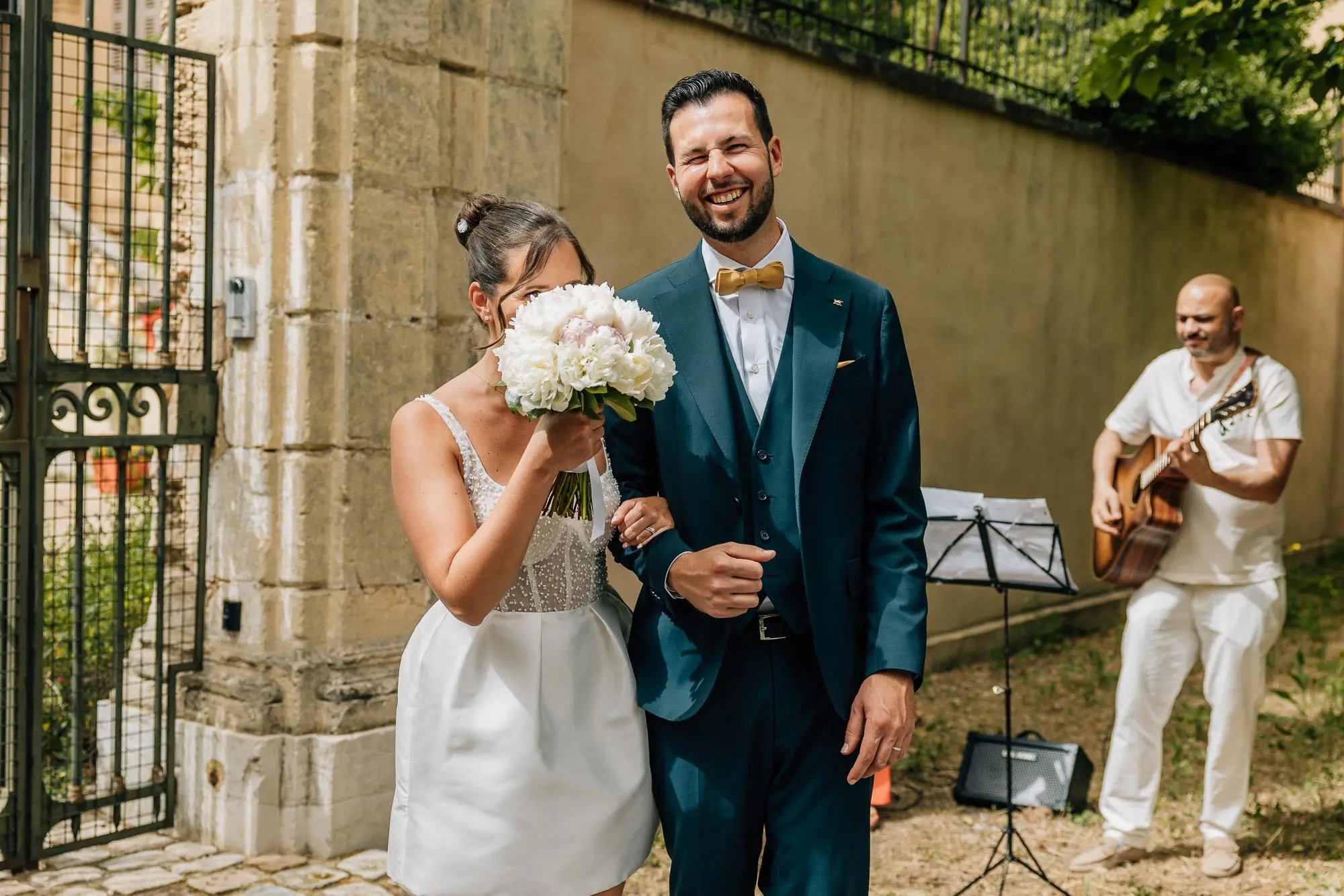 Sortie de mariage civil à Allauch – ambiance festive