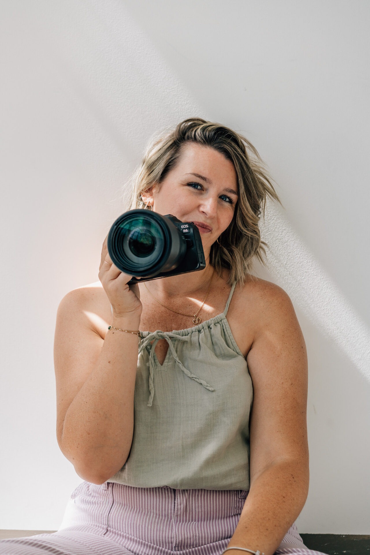 portrait de photographe grossesse, famille et mariage à Marseille