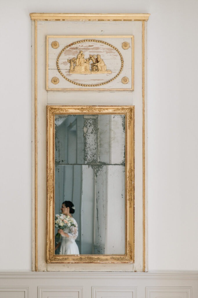 mariée dans un miroir à la bastide de la Toursainte
