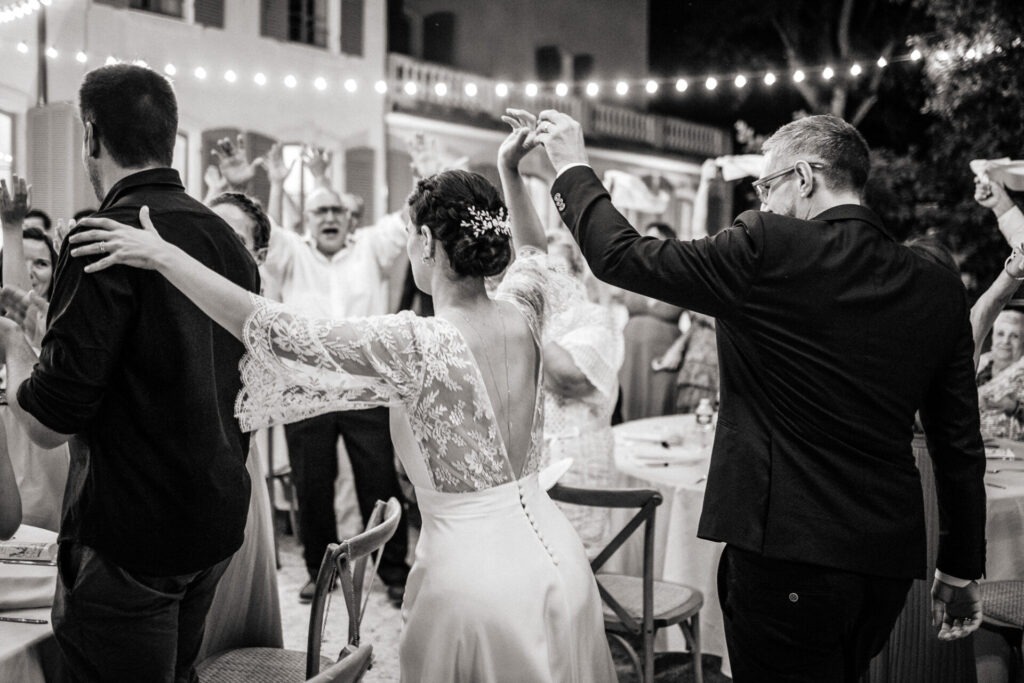 soirée de mariage dans la cour de la bastide de la Toursainte