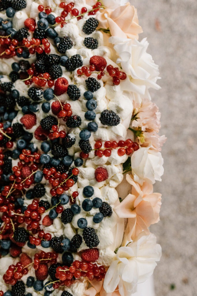 pavlova géante servie lors du dîner de mariage