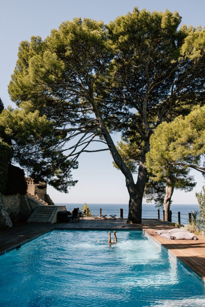 Piscine avec vue sur la mer lors d’un mariage au Domaine de Canaille à Cassis