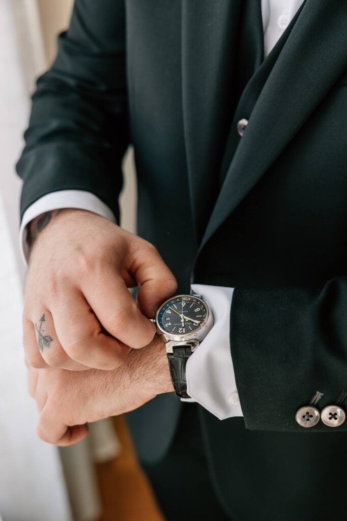 Détail montre du marié – préparatifs de mariage à Marseille 13006