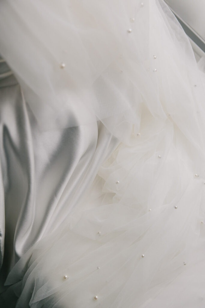 Détail de la robe de mariée – mariage à Marseille