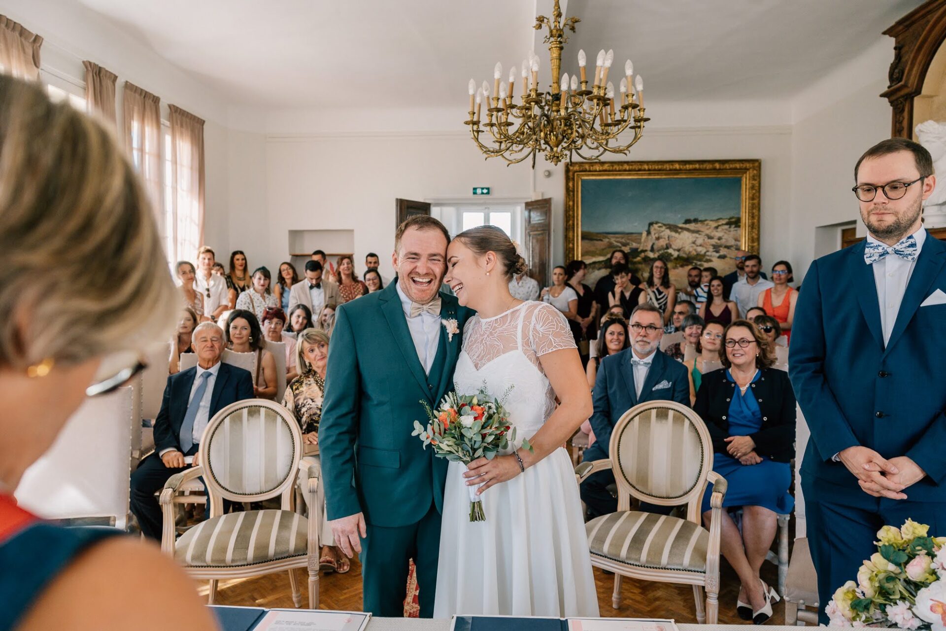 Cérémonie civile de mariage à Marseille – émotion des mariés en mairie
