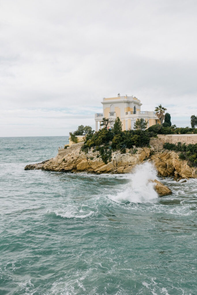 La Villa la Petite Ourse à l'anse de Maldormé lors d'une tempête de vent à Marseille