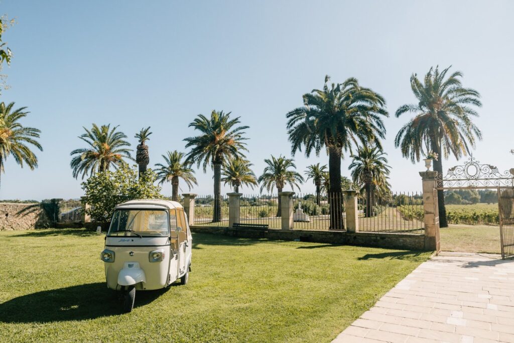 Jardin du Château des Anglades à Hyères décoré pour un mariage