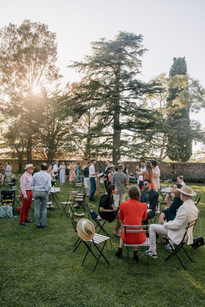 Cocktail de mariage dans le jardin du Château des Anglades