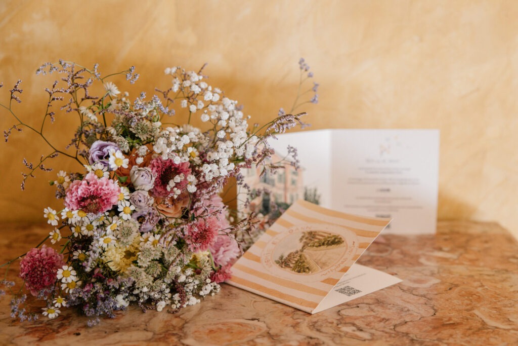 Bouquet et papeterie de mariage au Château des Anglades