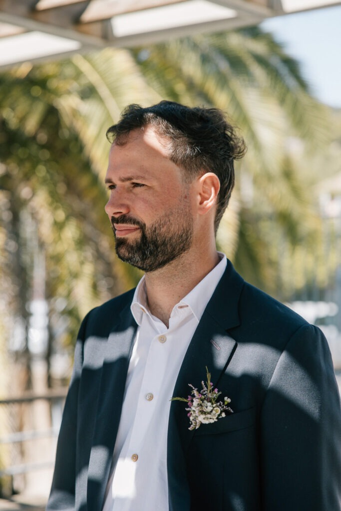 Portrait du marié lors du mariage au Château des Anglades