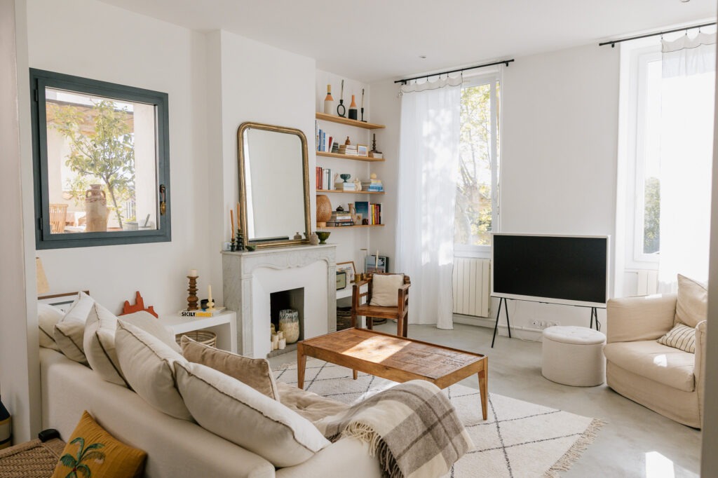 Intérieur lumineux utilisé comme décor pour une séance photo image de marque