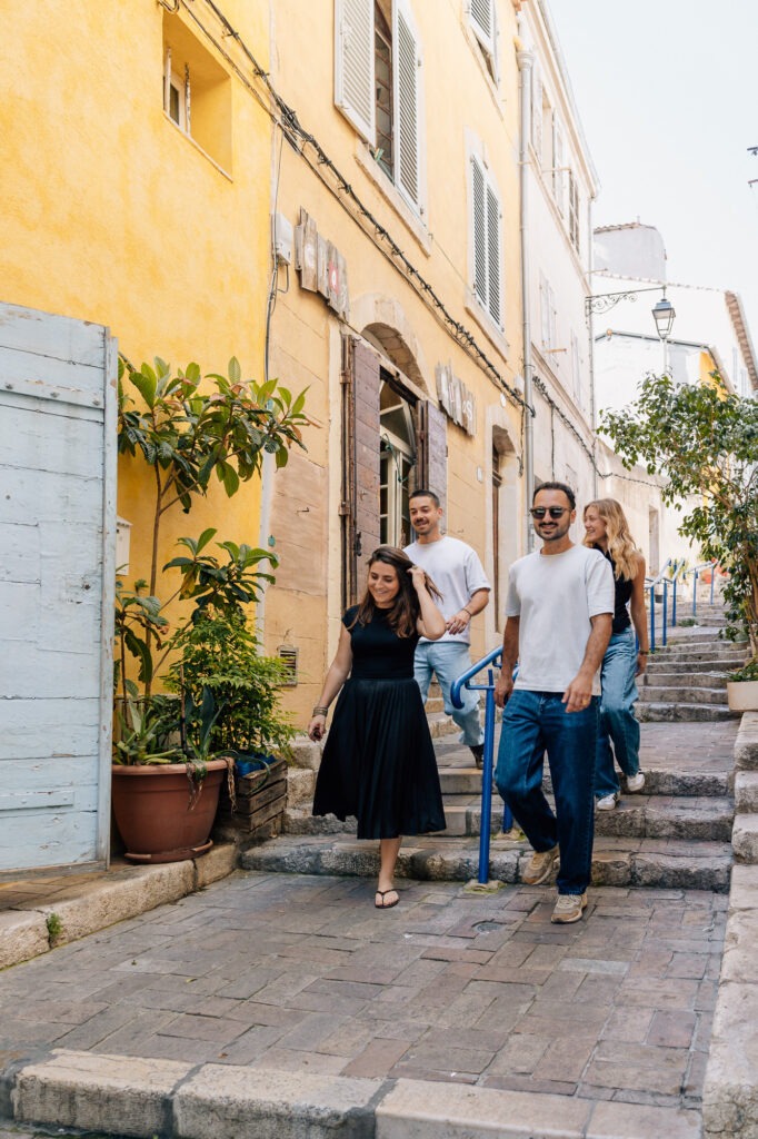Reportage photo d'équipe dans les rues de Marseille pour une entreprise